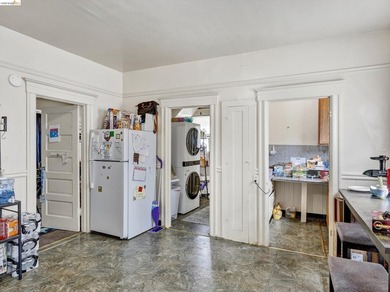 Conveniently located triplex near Children's Hospital and BART - photo 8