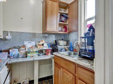 Conveniently located triplex near Children's Hospital and BART - photo 9