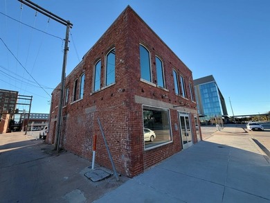 Prime commercial building in the vibrant heart of downtown