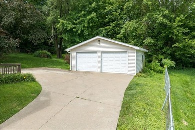 Absolutely adorable and beautifully maintained, this two-bedroom - photo 3