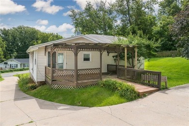 Absolutely adorable and beautifully maintained, this two-bedroom - photo 4