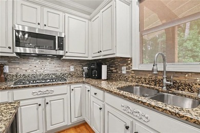 FAIRWAY VIEWS, FIRESIDE NIGHTS, AND A LIFESTYLE TO LOVE! Nestled - photo 14
