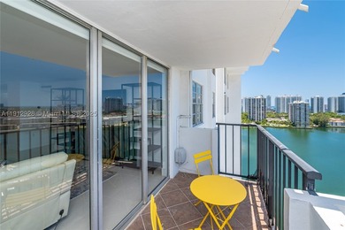 Live with intention in this stylish 2BR, 2BA condo at Commodore - photo 15