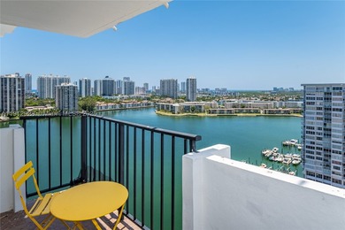 Live with intention in this stylish 2BR, 2BA condo at Commodore - photo 17