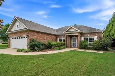 Welcome to easy living in the highly desirable Forest Lakes - photo 3