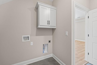 REDUCED & READY FOR MOVE IN: Discover this property through our - photo 10