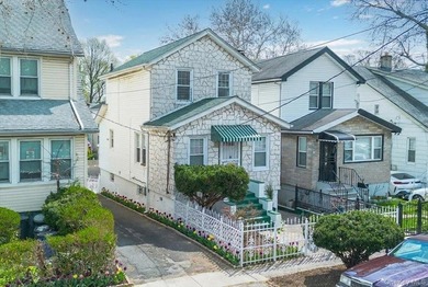 Legal one dwelling detached home in the Bronx featuring 3 - photo 1