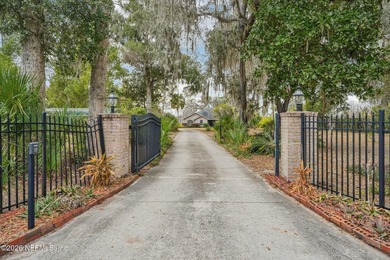 Lake Melrose Home For Sale in Melrose Florida