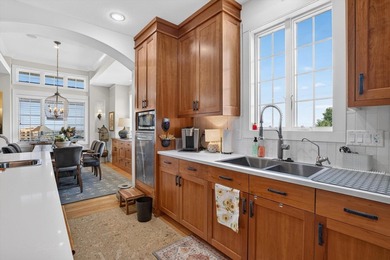 Exceptional custom architect-designed home offering over 4,600 - photo 15