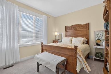 Exceptional custom architect-designed home offering over 4,600 - photo 20