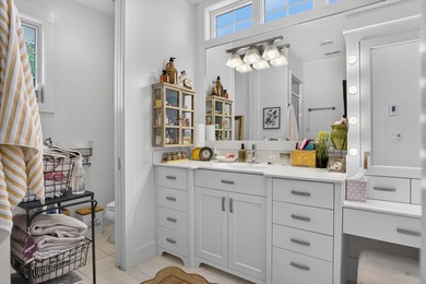 Exceptional custom architect-designed home offering over 4,600 - photo 26