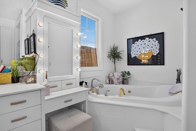 Exceptional custom architect-designed home offering over 4,600 - photo 27