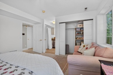 Exceptional custom architect-designed home offering over 4,600 - photo 33