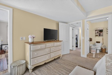 Exceptional custom architect-designed home offering over 4,600 - photo 36