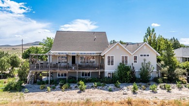 Exceptional custom architect-designed home offering over 4,600 - photo 42