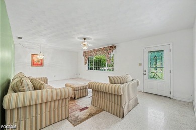 Take a look at this incredible opportunity in North Fort Myers! - photo 3
