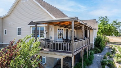 Exceptional custom architect-designed home offering over 4,600 - photo 45