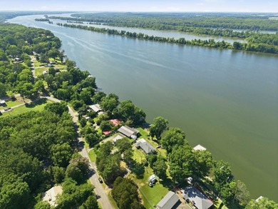 Just in time for summer, this beautifully updated waterfront - photo 3