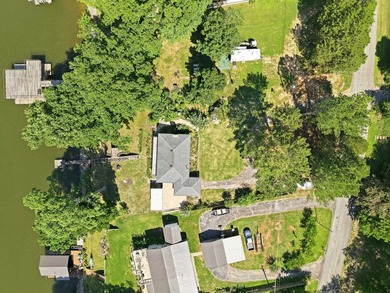 Just in time for summer, this beautifully updated waterfront - photo 4