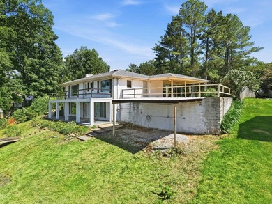 Just in time for summer, this beautifully updated waterfront - photo 7