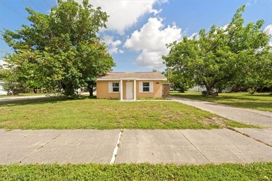 Well maintained DUPLEX in desirable McGregor Corridor. IMPACT - photo 2