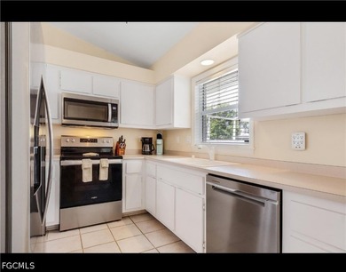 Don't miss this well-maintained 3-bedroom, 2-bath pool home in - photo 4