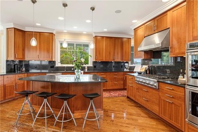 Set on 14.5 acres with 435 feet of private coastline, Southwinds - photo 15
