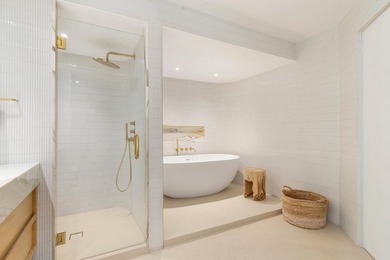 Located directly on the ocean in the prestigious Enclave - photo 20