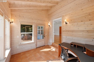 A standout custom-built, single-level Craftsman in Bandon - photo 22