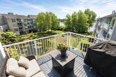 Rare renovated waterfront penthouse with exposure on all 4 sides - photo 4