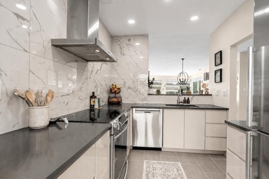 Rare renovated waterfront penthouse with exposure on all 4 sides - photo 9