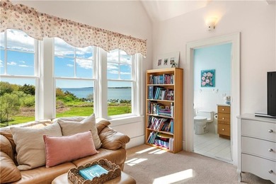 Set on 14.5 acres with 435 feet of private coastline, Southwinds - photo 30