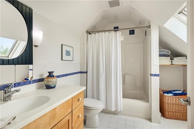 Set on 14.5 acres with 435 feet of private coastline, Southwinds - photo 33
