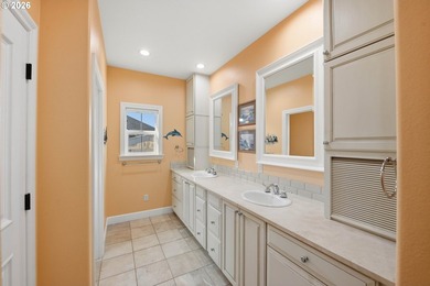A standout custom-built, single-level Craftsman in Bandon - photo 36