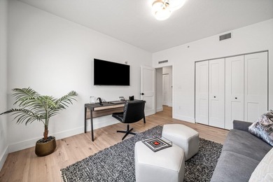 Absolutely stunning designer renovated condo in the heart of - photo 7