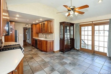 Welcome Home! This beautifully maintained Cape is truly move-in - photo 14
