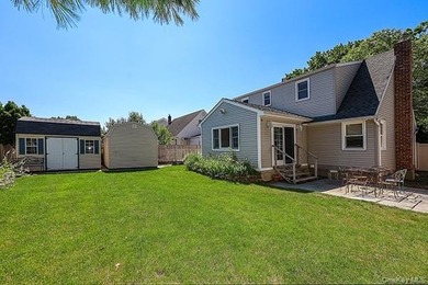 Welcome Home! This beautifully maintained Cape is truly move-in - photo 31