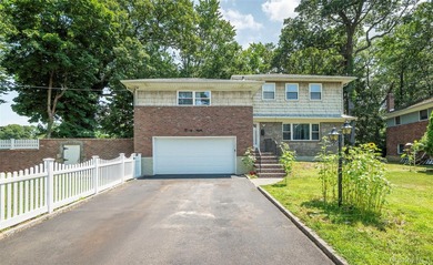 Welcome to this beautifully updated and exceptionally spacious - photo 1