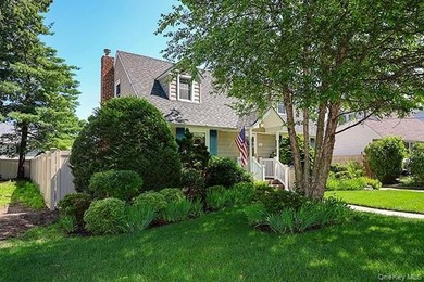 Welcome Home! This beautifully maintained Cape is truly move-in - photo 35