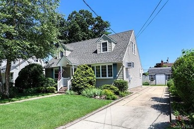 Welcome Home! This beautifully maintained Cape is truly move-in - photo 36
