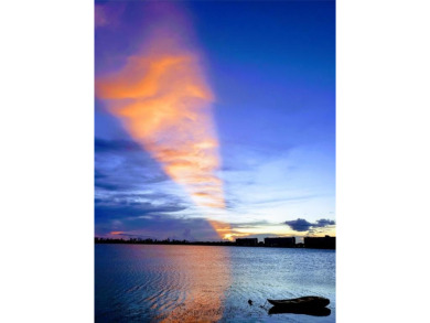 Lake Condo For Sale in Oakland Park, Florida