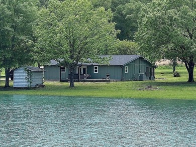 This completely remodeled 4 bedroom 2 bath, fully furnished home - photo 8
