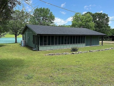 This completely remodeled 4 bedroom 2 bath, fully furnished home - photo 9