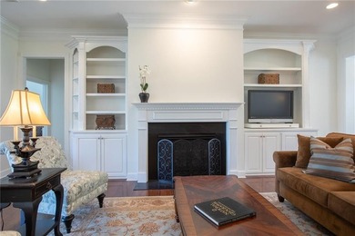 NEW INTERIOR PAINT THROUGHOUT THE WHOLE HOUSE. Take a look at - photo 11