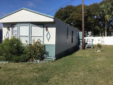 Well-maintained 2BR/2BA mobile home located just minutes from - photo 2
