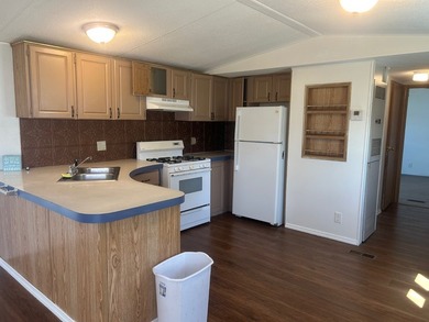 Well-maintained 2BR/2BA mobile home located just minutes from - photo 3
