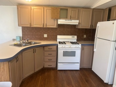 Well-maintained 2BR/2BA mobile home located just minutes from - photo 4