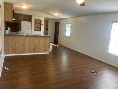 Well-maintained 2BR/2BA mobile home located just minutes from - photo 5