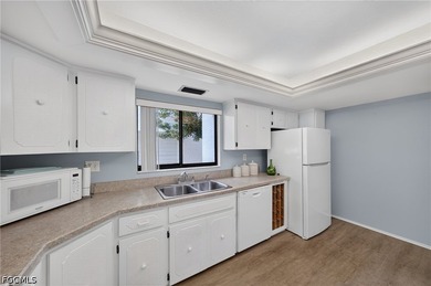 Premium 18th hole views. First floor end unit. Bundled amenities - photo 8