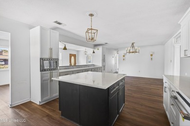 Lots of room to roam here in the large, centrally located old - photo 12